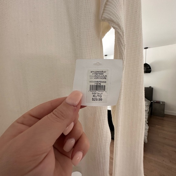 CORE LIFE TURTLE NECK IN WHITE - Picture 7 of 9